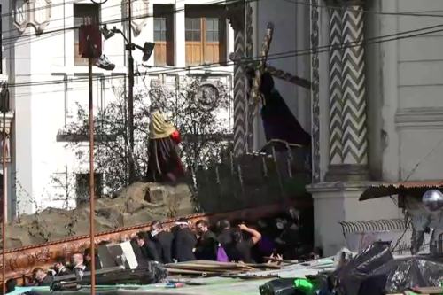 Tras dos a&ntilde;os sin salir por la pandemia, el Nazareno volvi&oacute; a las calles a derramar su fe a los feligreses. (Foto: captura de pantalla)