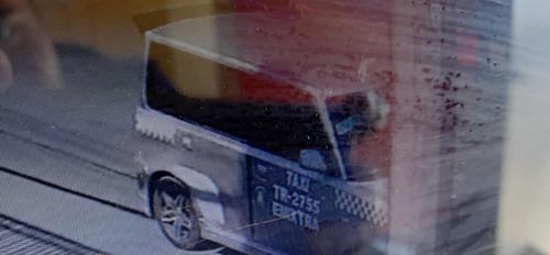 Estas serían las placas del taxi en el que viajaba el hombre que intentó cometer el asalto. (Foto: redes sociales)