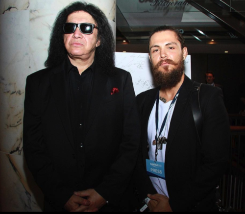 El guatemalteco Gonzalo Marroquín junto a Gene Simmons, vocalista de la banda Kiss. (Foto: Gonzalo Marroquín)