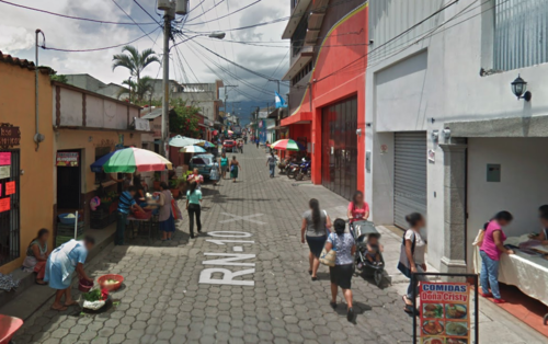 La calle en punto de comercio formal e informal para los vecinos de Ciudad Vieja. (Foto: Street View)