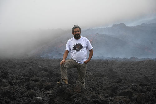 La preparación de la pizza con lava del volcán Pacaya se ha convertido en un atractivo turístico. (Foto: Johan Ordoñez/ Getty Images) 