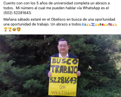 Julio Santos busca empleo y porta un cartel con sus datos. (Foto: Tomada de Facebook)