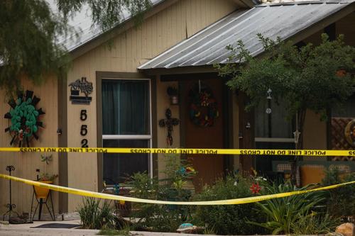 Esta es la vivienda donde residía el sospechoso de asesinar a 19 niños en una escuela primaria de Texas. (Foto: AFP)