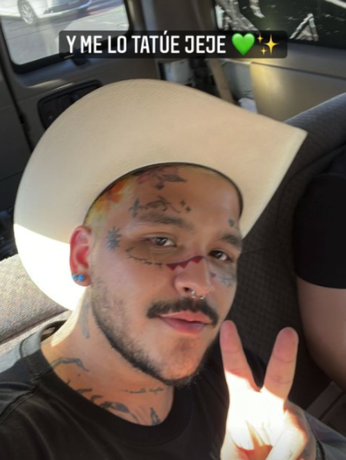 El cantante mexicano se ha vuelto fan de los tatuajes en el rostro. (Foto: captura de pantalla)