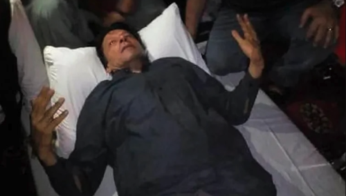 El exprimer ministro paquistaní recibió un disparo en el pie. (Foto: Infobae)