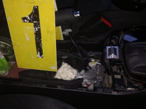La droga fue encontrada dentro del vehículo. (Foto: PNC)