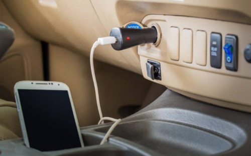 Cargar el móvil  en el auto puede dañar la batería del celular. (Foto: Motorhills)