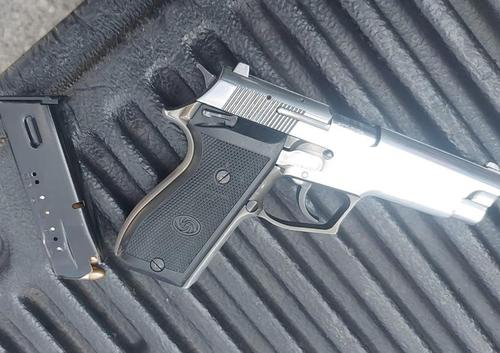 Esta es el arma de fuego con la que el ladrón hirió a su víctima. (Foto: PNC)