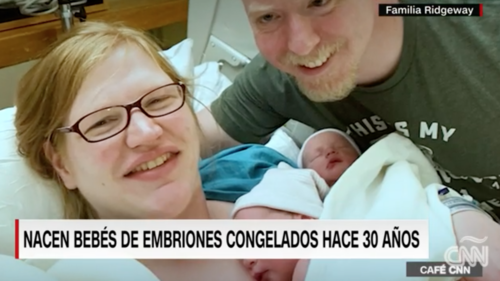 Rachel Ridgewey dio a luz a gemelos de embriones congelados. (Foto: captura de video)
