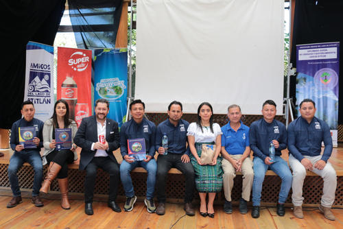 programa Educando para Conservar, Asociación Amigos del Lago de Atitlán, Super Cola, Agua Pura Salvavidas, Guatemala, Soy502
