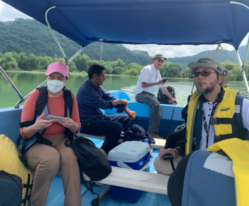 Los científicos visitaron junto a Amati Team el lago para conocer la contaminación. (Foto: Volcano summit)
