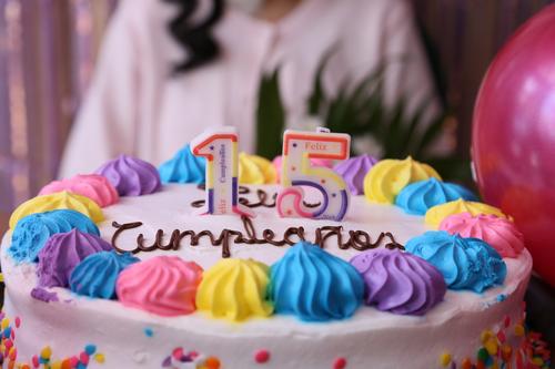 Así fue el pastel de 15 años. (Foto: Hospital regional de Occidente Quetzaltenango)
