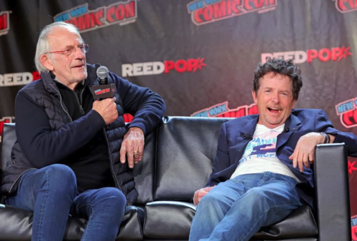 Michael J. Fox y Christopher Lloyd reunidos en la Comic Con de Nueva York. (Foto: AFP)