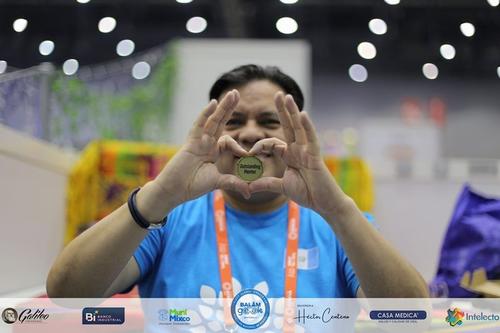 Alex Guzm&aacute;n recibi&oacute; del Primer Desaf&iacute;o Global. (Foto: Team Guatemala First Global)