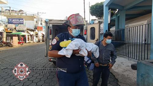 beb&eacute; nace, ambulancia, labor de parto