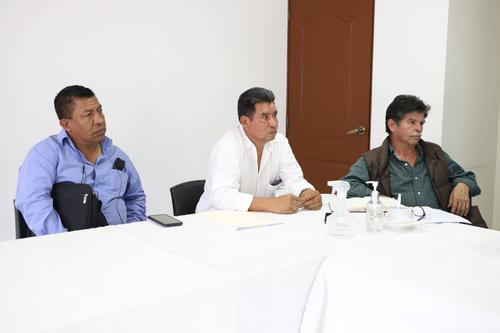 Tres representantes de los veteranos militares se reunieron con las autoridades de Copadeh. (Foto: Gobierno de Guatemala)