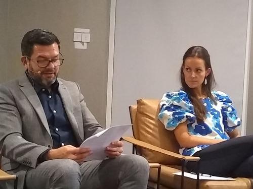 Encargados de McKinsey durante la presentaci&oacute;n. (Foto: Heidi Loarca/Soy502)