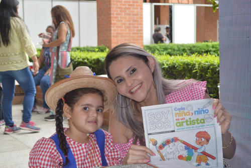 La Granja de Zen&oacute;n, El Gran Gallo, Bartolito, show, la vaca lola, UVG, Guatemala, Soy502