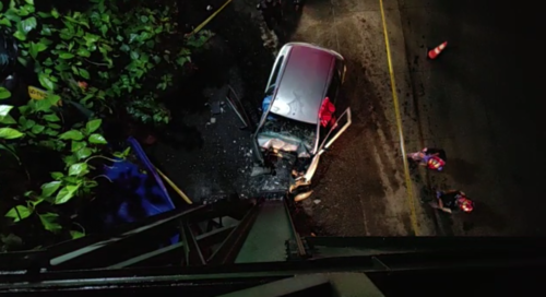 Una pareja de esposos muri&oacute; en un accidente de tr&aacute;nsito ocurrido en la ruta que de Antigua Guatemala conduce a San Lucas. (Foto: Bomberos Municipales Departamentales)