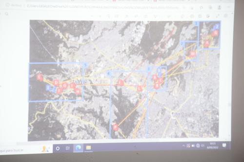 El mapa muestra la activaci&oacute;n del celular del acusado en rojo y de la v&iacute;ctima en amarillo. Los cuadros azules son las antenas que registraron la actividad. (Foto: Wilder L&oacute;pez /Soy502)