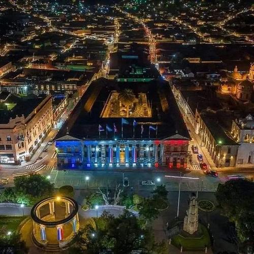 As&iacute; luce la ciudad de Quetzaltenango con una iluminaci&oacute;n especial.  (Foto: Desde Guatemala) 