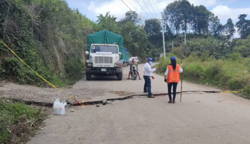Las grietas han llegado hasta las carreteras. (Foto: Municipalidad de Palencia)