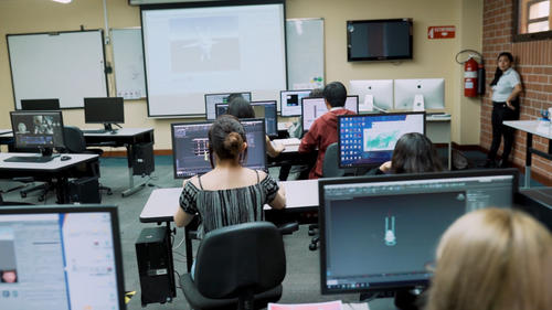 INTECAP, tecnolog&iacute;a, innovaci&oacute;n, proyectores, computadoras, Guatemala, Soy502