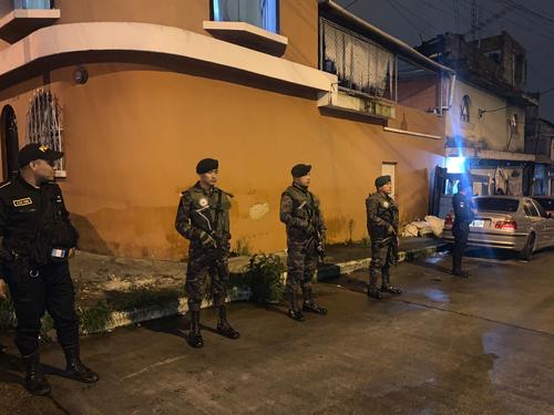 Los patrullajes se realizan tanto de d&iacute;a como de noche. (Foto: Ej&eacute;rcito de Guatemala)