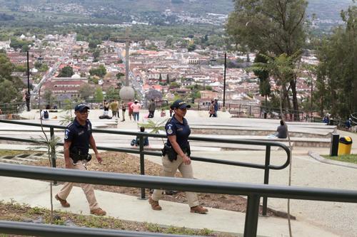 Polic&iacute;as de turismo en la Antigua Guatemala. (Foto: Mingob)