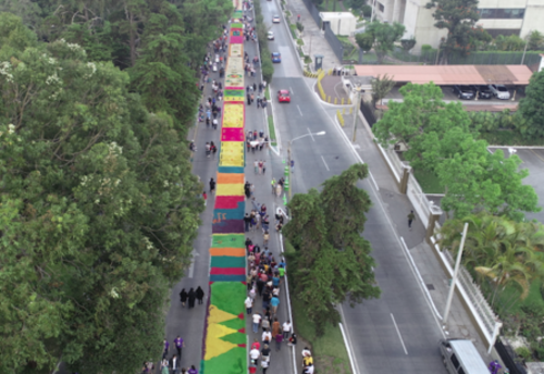 La elaboraci&oacute;n de alfombras y las procesiones complicar&aacute;n el tr&aacute;nsito vehicular. (Foto: MuniGuate)