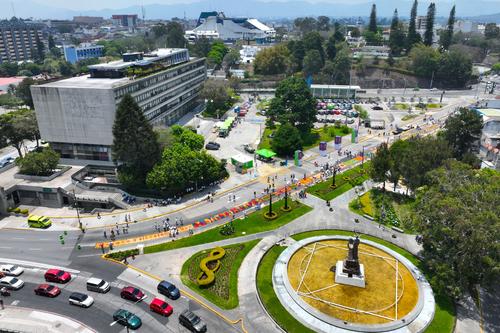 Cerca de cuatro horas dur&oacute; la elaboraci&oacute;n de la alfombra. (Foto: Muni Guate)