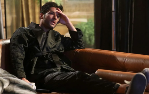 Evita quedarte haciendo esto antes de dormir. (Foto: Netflix)