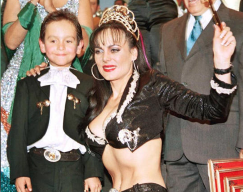 Un momento especial de Juli&aacute;n con su famosa madre. (Foto: Oficial)