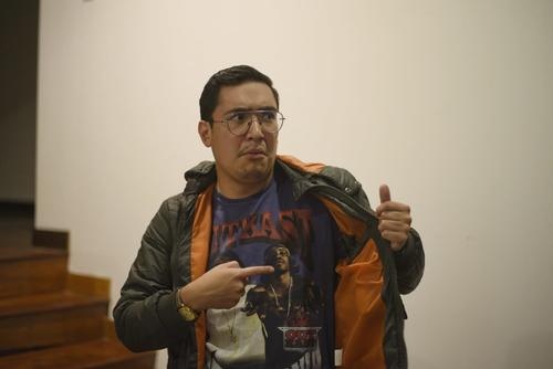 El standupero Oliver Espa&ntilde;a es uno de los protagonistas del podcast "No son horas", que ser&aacute; transmitido por Soy502. (Foto: Wilder L&oacute;pez/Soy502)