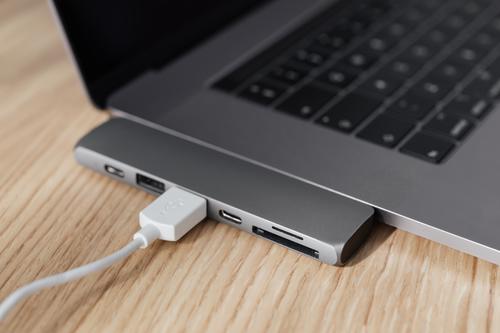 Puerto USB que se encuentra en laptops o computadoras. (Foto: Pexels) 