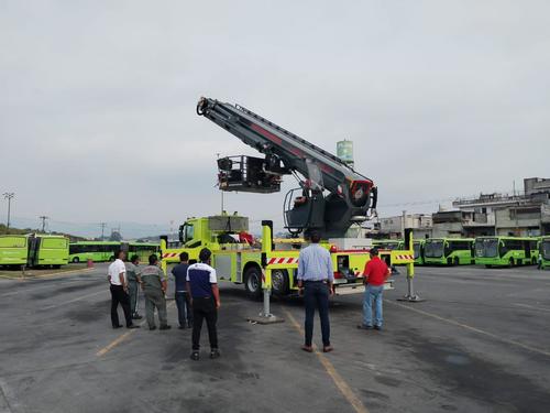 El cami&oacute;n posee un brazo articulado. (Foto: CBM)