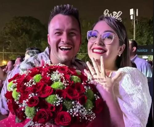 Eduardo y Eva se comprometieron en show de Camilo. (Foto: Jpsantisteban/Instagram)