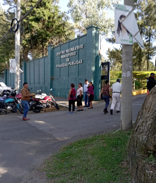 Centro de votaci&oacute;n en zona 12 capital. (Foto: Flash informativo)