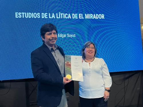 Edgar Suyuc durante el Congreso de Arqueología, Nuevos Hallazgos en El Mirador. (Foto: Selene Mejía/Soy502)