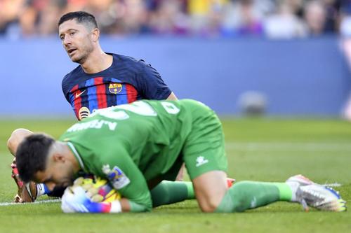 Robert Lewandowski no pudo ayudar a su equipo a conseguir la victoria ante el Espanyol. (Foto: AFP)