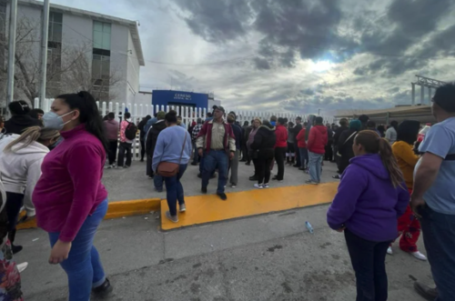 La mañana del 1 de enero, un comando armado atacó el Penal de Ciudad Juárez y sembró el terror entre las familias durante la hora de visita. (CUARTOSCURO)
