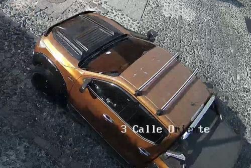 Así quedó el vehículo tras el ataque armado. (Foto: Municipalidad de Antigua Guatemala)