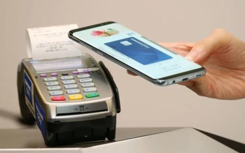 El móvil funcionará también como tarjeta de débito para pagos en POS. (Foto: Xataka)