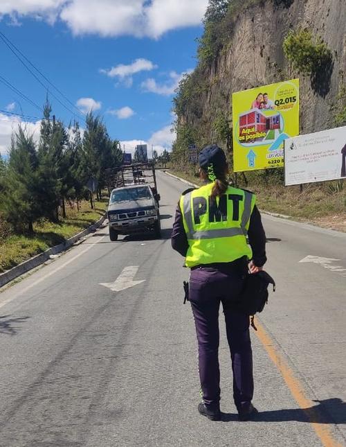La labor en Ciudad Quetzal se ha complicado para los agentes que deben lidiar con cientos de automovilistas a diario. (Foto: PMT San Juan Sacatepéquez)