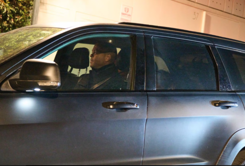 Patrick Kluivert saliendo de la casa de Shakira. (Foto: Europa Press)