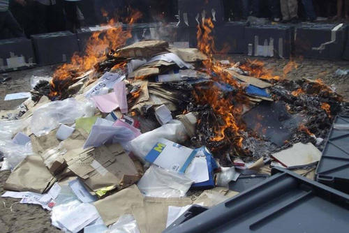 La quema de papeletas electorales está contemplado com o un delito electoral. (Foto: Soy502/Archivo)