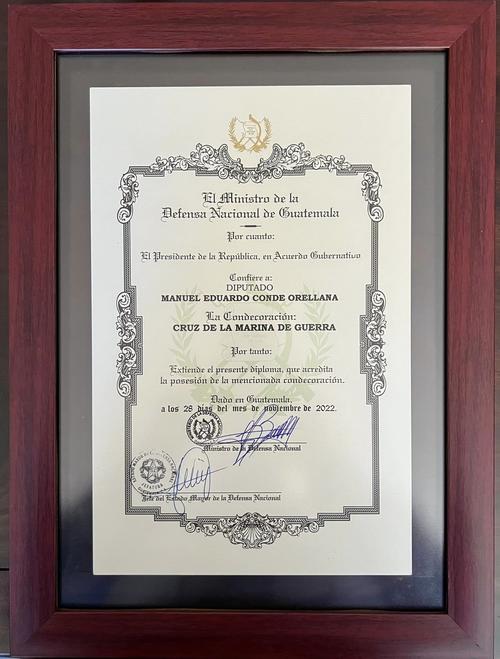 Diploma de la condecoraci&oacute;n. (Foto: Manuel Conde Orellana)