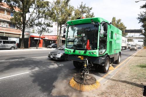Las barredoras se utilizan en las principales v&iacute;as de circulaci&oacute;n de la ciudad. (Foto: Muni Guate)