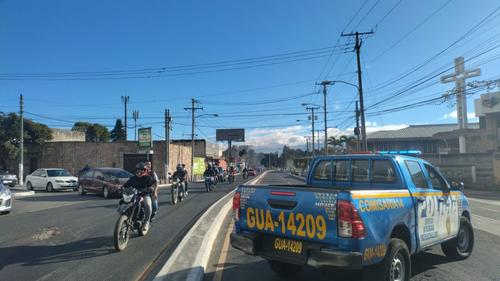 La llegada de agentes de la PNC provocó la liberación del tránsito en ese sector de la zona 12 de la ciudad. (Foto: Amílcar Montejo)