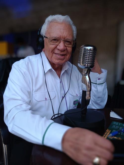 Carlos de Triana en la Expo 10K de Leyenda en transmisión para la radio 105.3 FM. (Foto: Facebook)